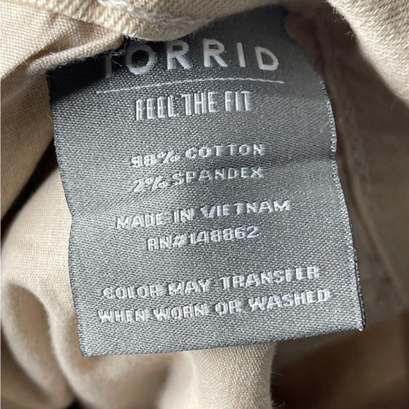 TORRID Boyfriend Straight Vintage Stretch Mid-Rise Tan Cream Jean Size 18T NEW - Picture 9 of 11